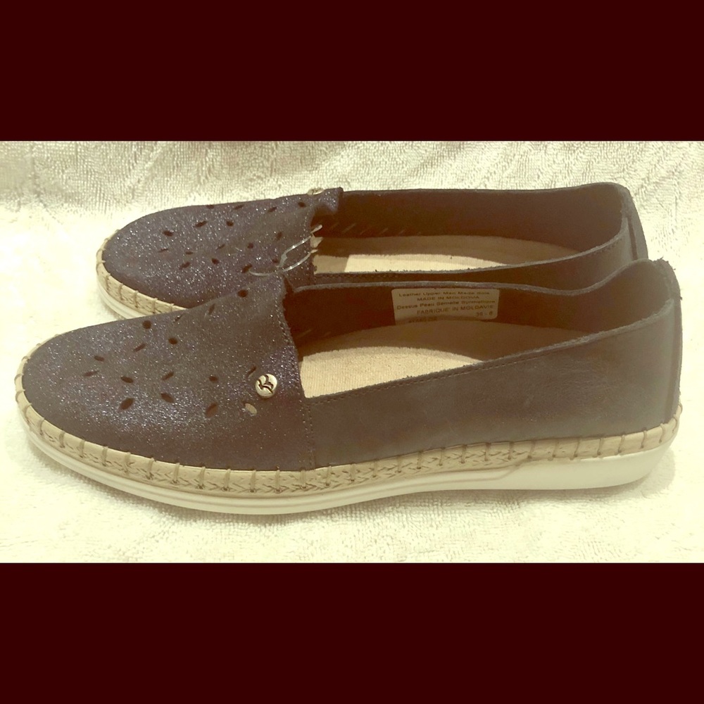 BRAND NEW NEVER WORN Navy Glitter FlyFlot Flats